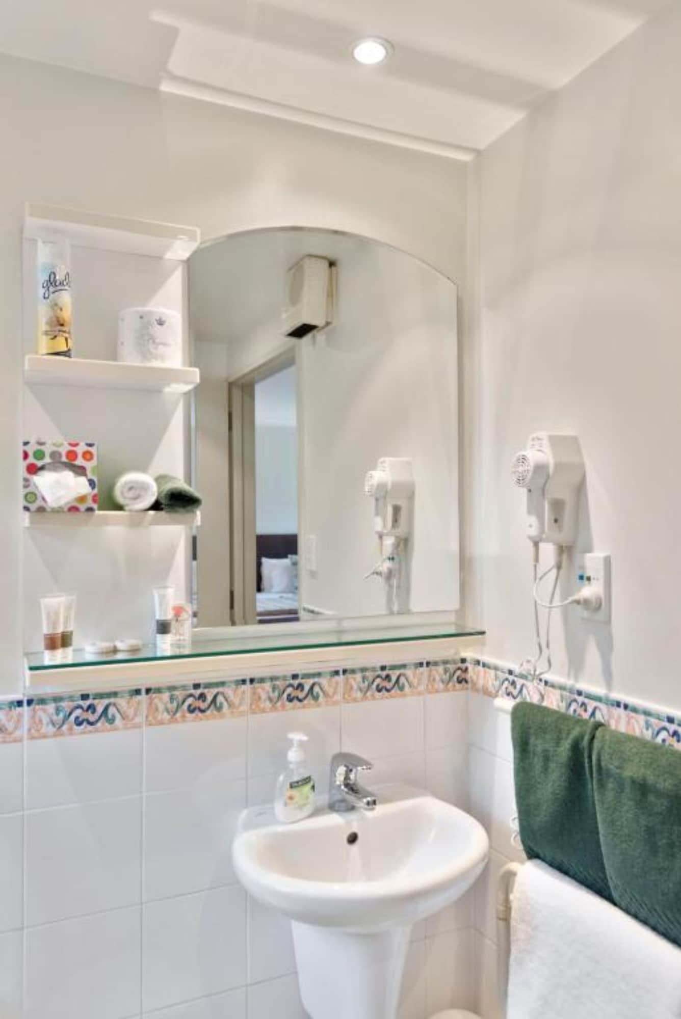 科伦坡城市 基督城 外观 照片 A bathroom mirror
