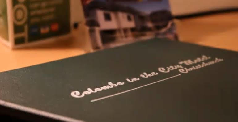 科伦坡城市 基督城 外观 照片 A book with a dedication